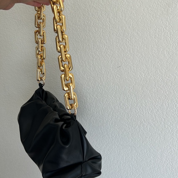 Black shoulder bag with gold chain handle - Picture 2 of 3